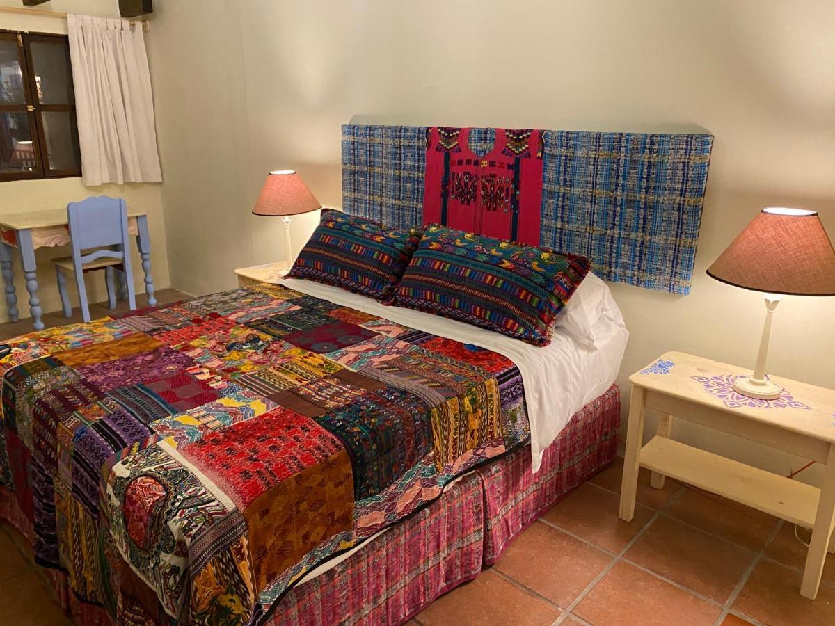 Yellow House Hostel B&B Antigua Bagian luar foto